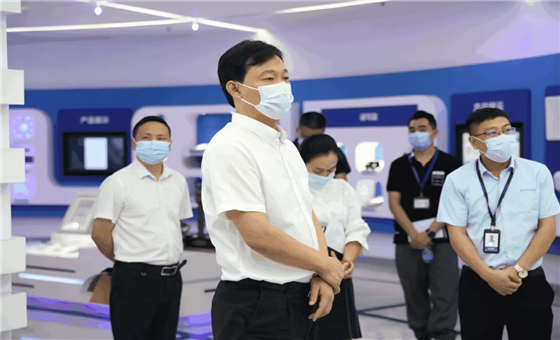 光明区委副书记、政法委书记张华伟莅临雷竞技raybet调研指导
